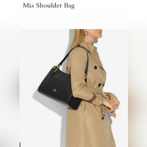 Coach Dark Navy Blue Pebbled Leather Mia Shoulder Bag in good condition❤